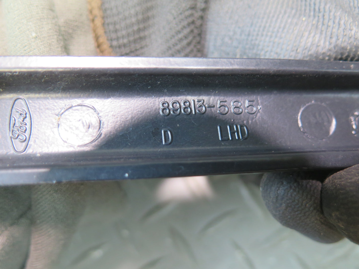 02-05 Ford Thunderbird Set of 2 Front Left & Right Wiper Arm OEM