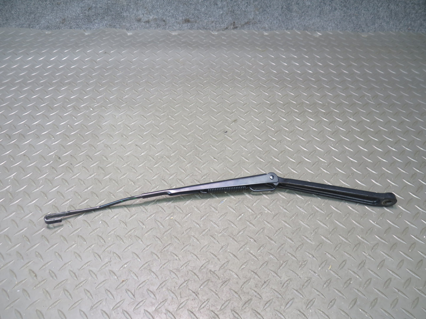 02-05 Ford Thunderbird Set of 2 Front Left & Right Wiper Arm OEM