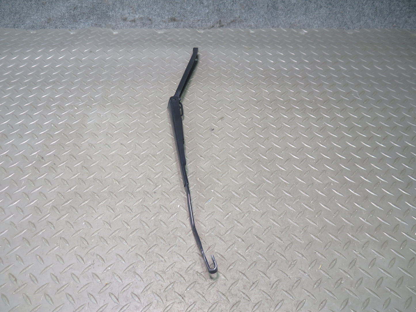 02-05 Ford Thunderbird Set of 2 Front Left & Right Wiper Arm OEM