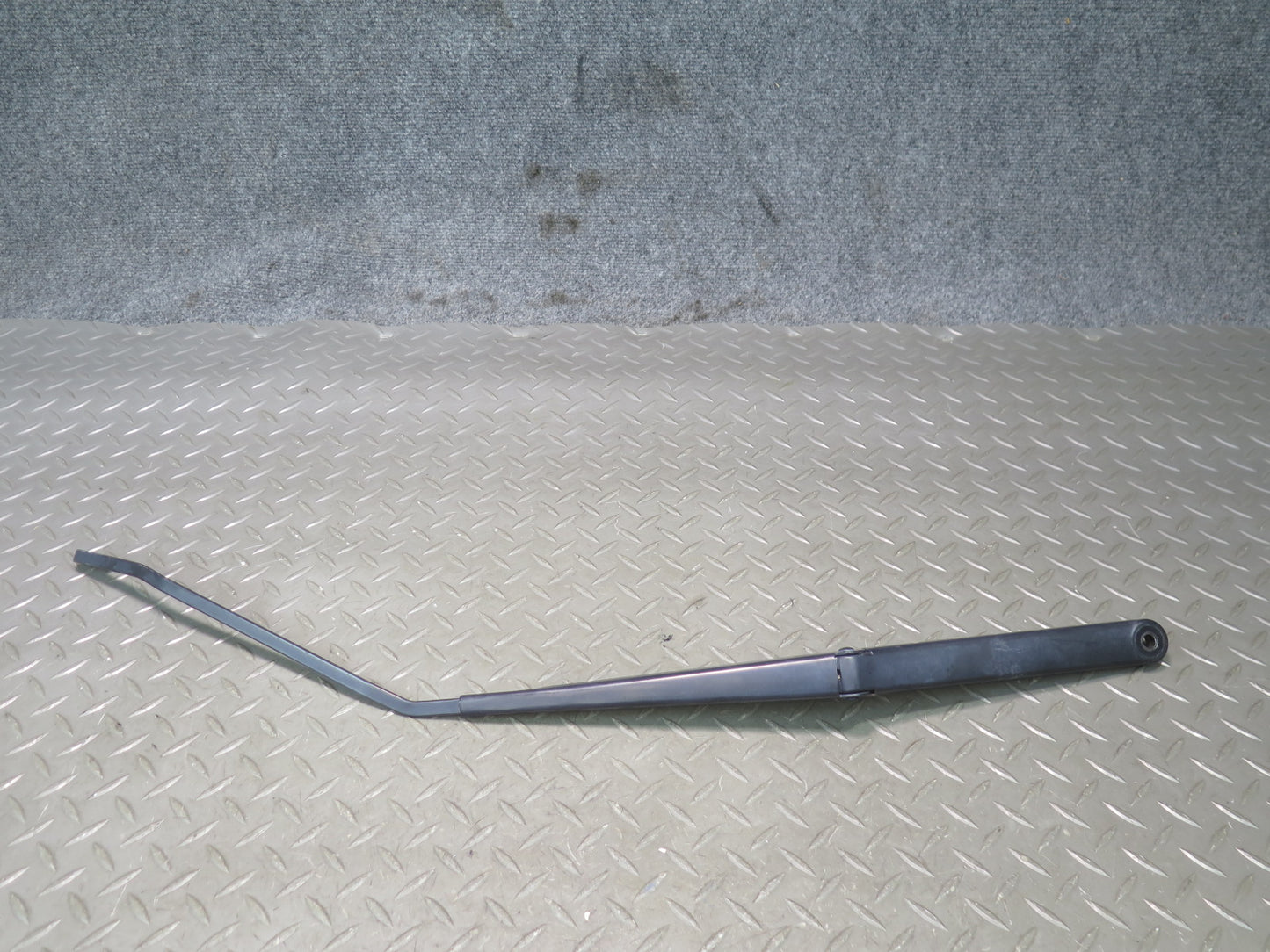 02-05 Ford Thunderbird Set of 2 Front Left & Right Wiper Arm OEM