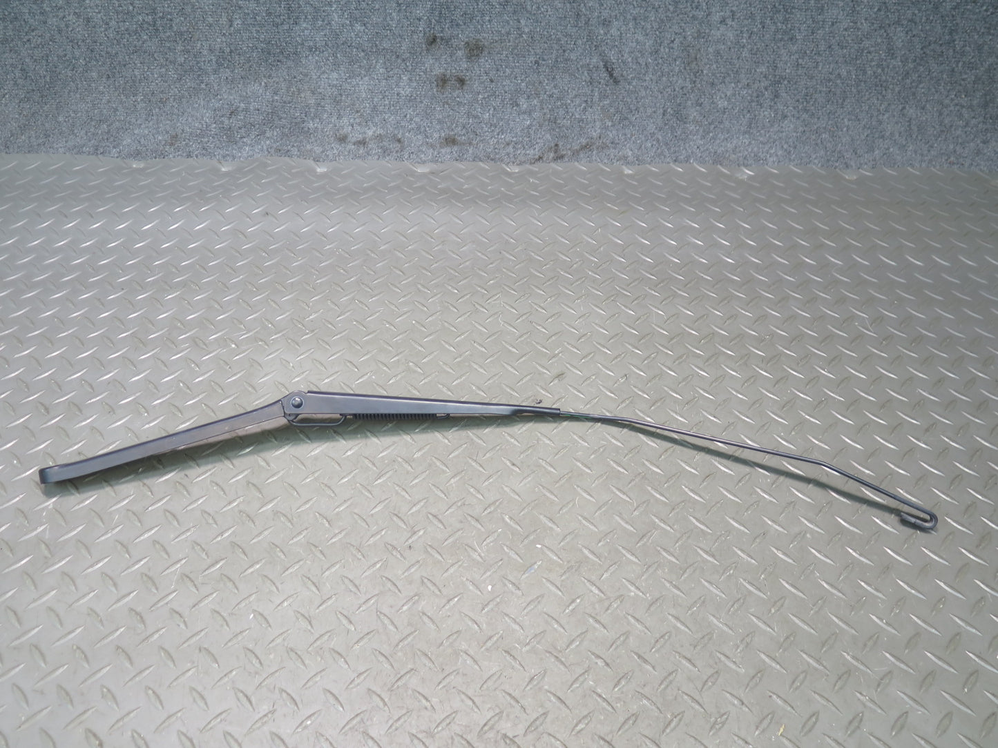 02-05 Ford Thunderbird Set of 2 Front Left & Right Wiper Arm OEM