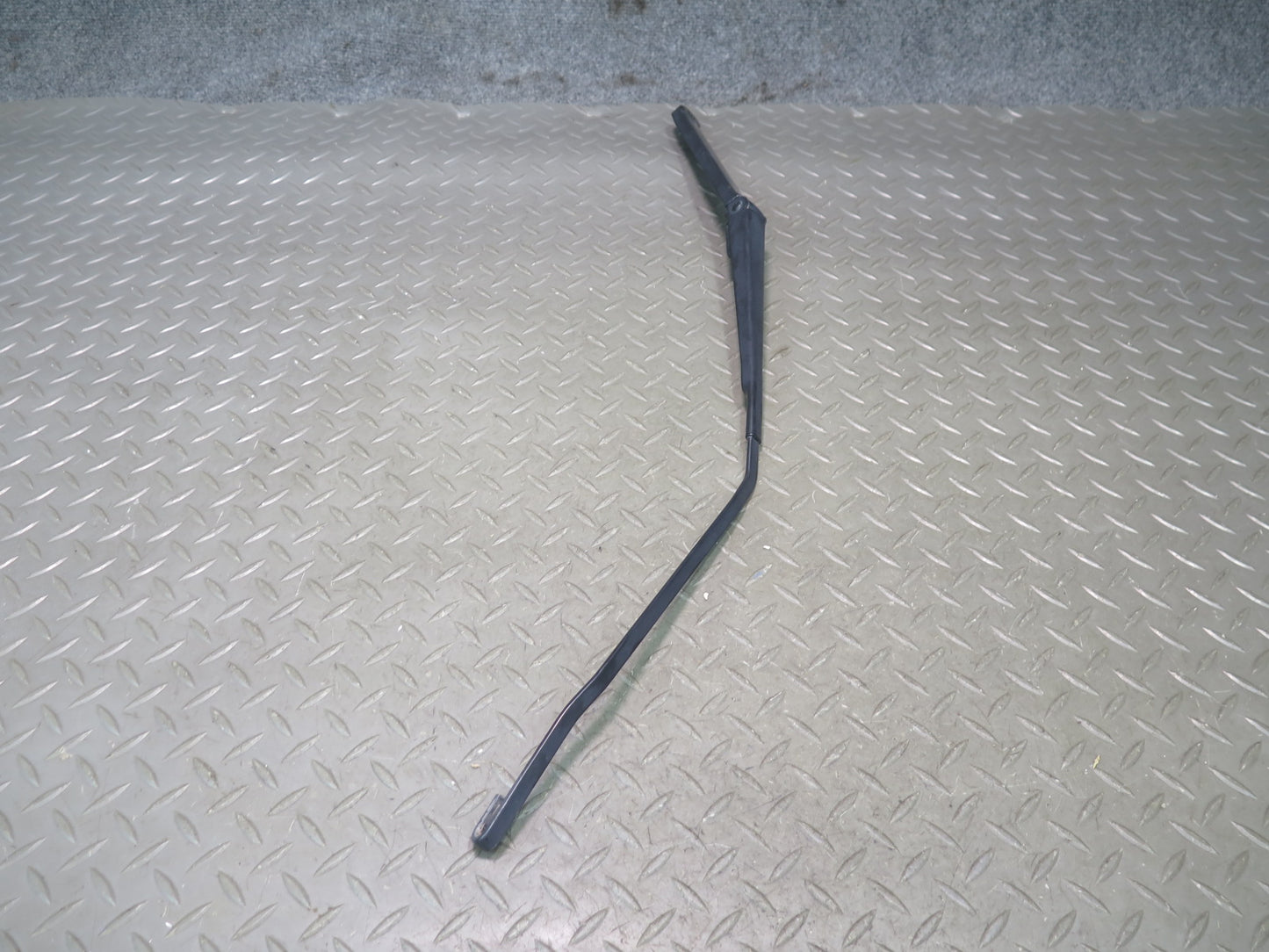 02-05 Ford Thunderbird Set of 2 Front Left & Right Wiper Arm OEM