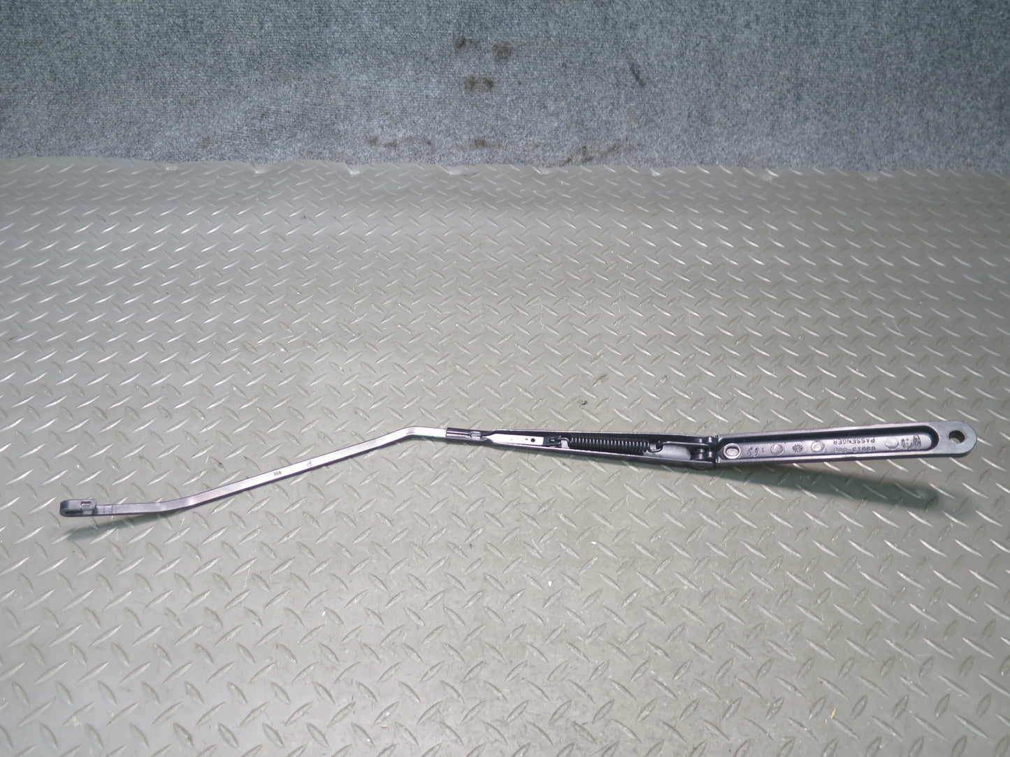 02-05 Ford Thunderbird Set of 2 Front Left & Right Wiper Arm OEM