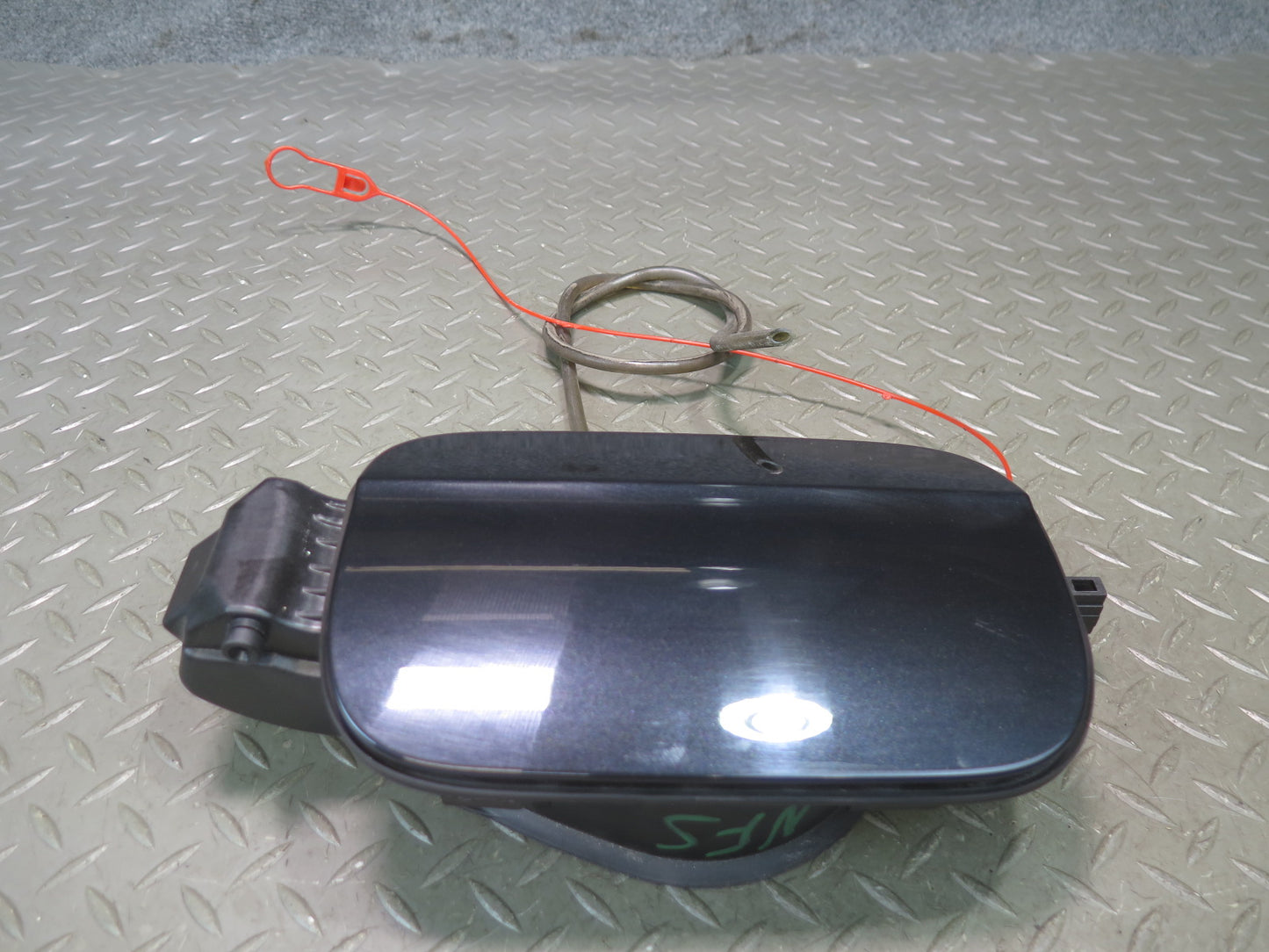 08-17 Audi B8 A5 S5 Fuel Tank Filler Door Lid Cover Hinge Actuator
