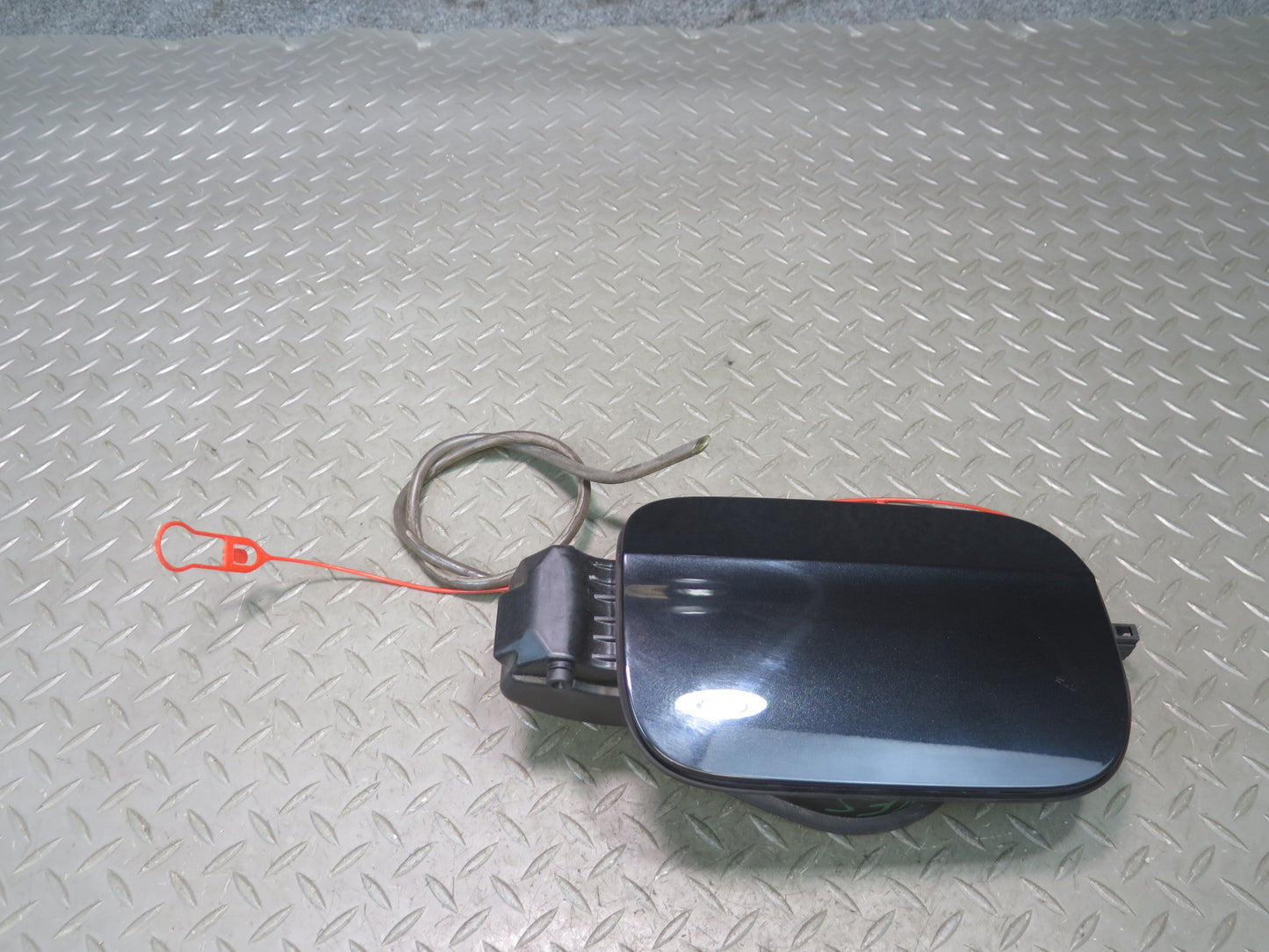 08-17 Audi B8 A5 S5 Fuel Tank Filler Door Lid Cover Hinge Actuator