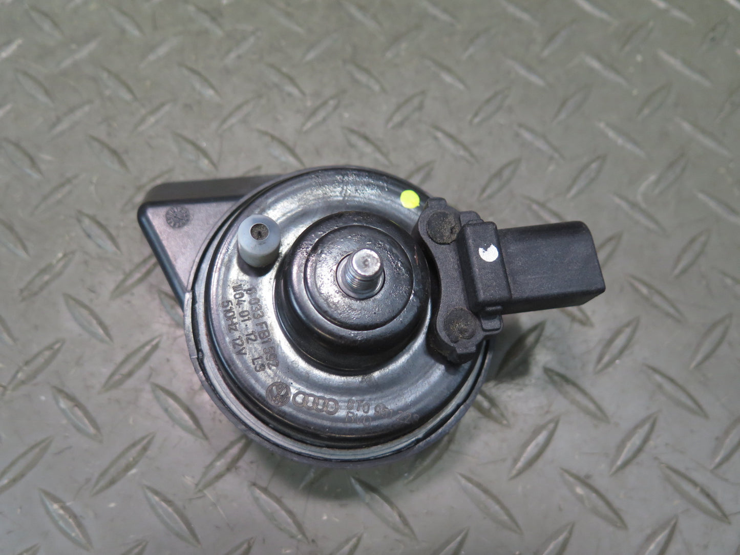 08-17 Audi B8 A5 S5 Set of 2 High & Low Tone Note Pitch Horn Signal OEM