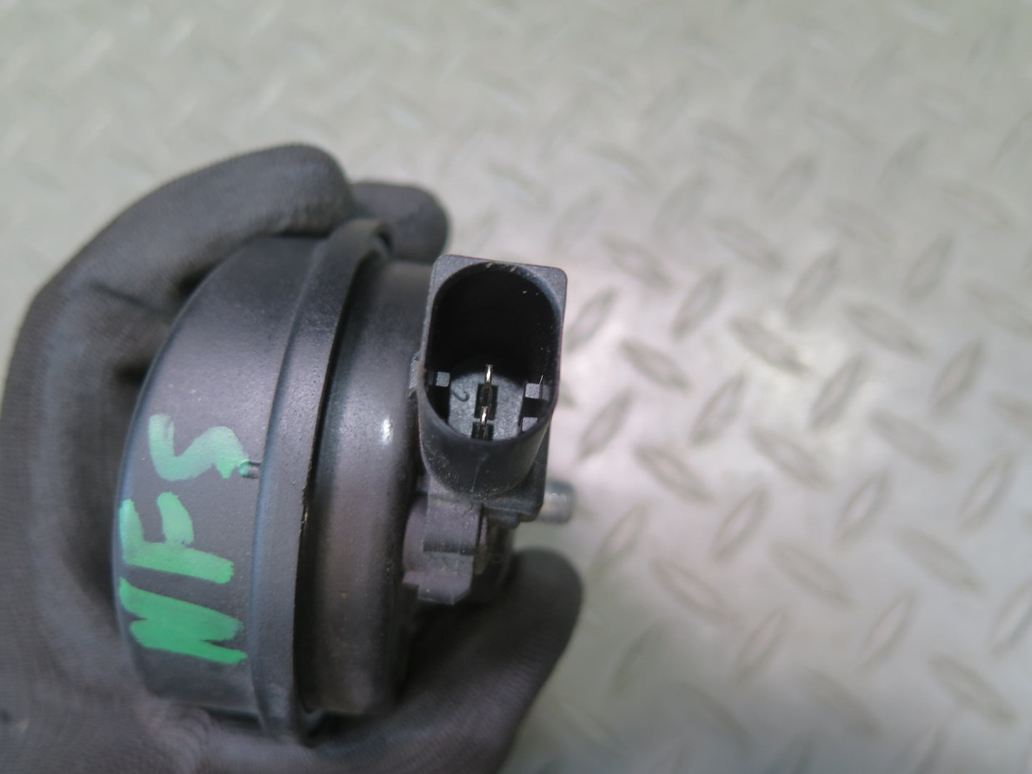 08-17 Audi B8 A5 S5 Set of 2 High & Low Tone Note Pitch Horn Signal OEM