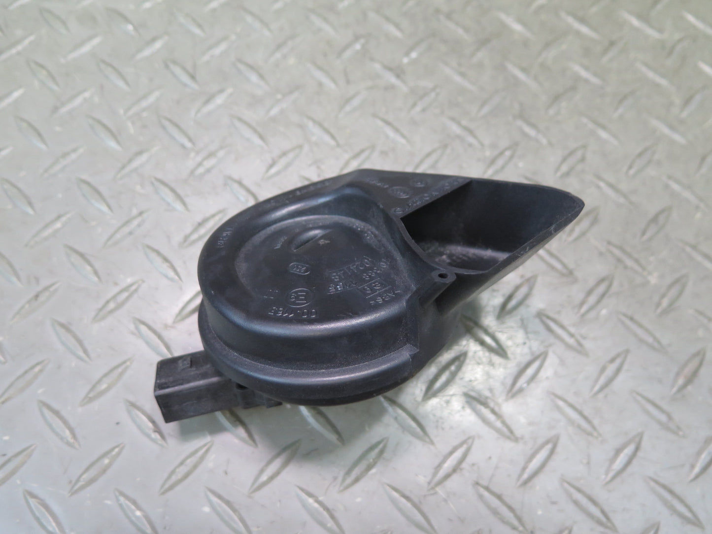 08-17 Audi B8 A5 S5 Set of 2 High & Low Tone Note Pitch Horn Signal OEM