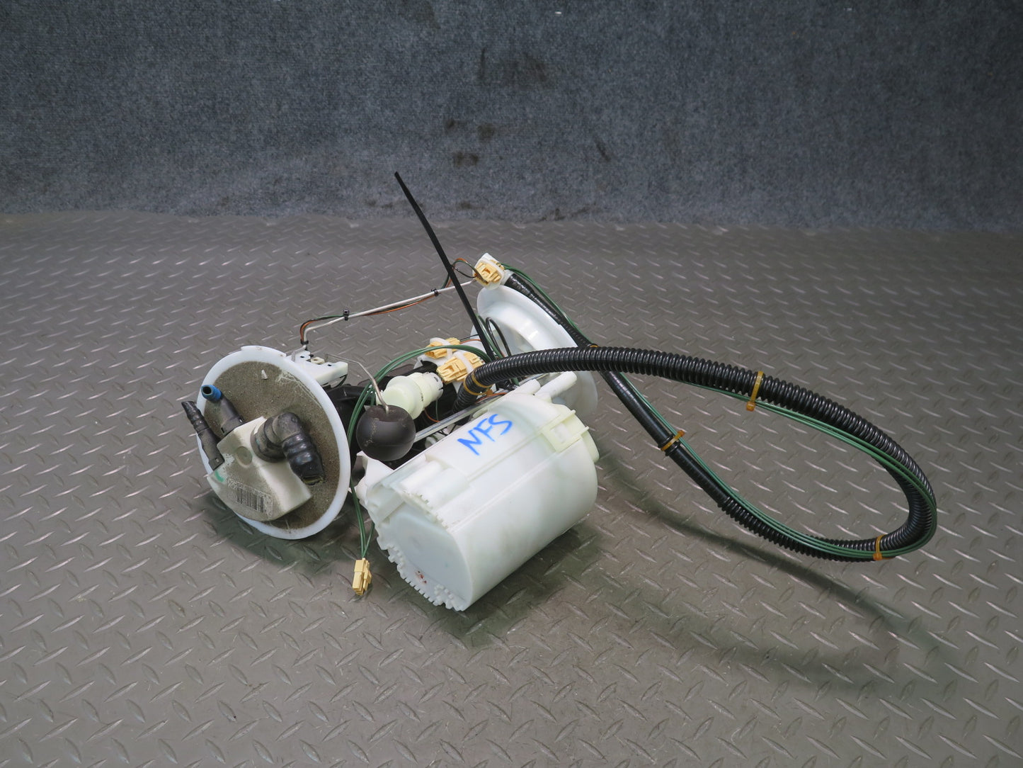 09-12 Audi B8 A5 S5 4.2L Fuel Pump Level Sensor Assembly OEM
