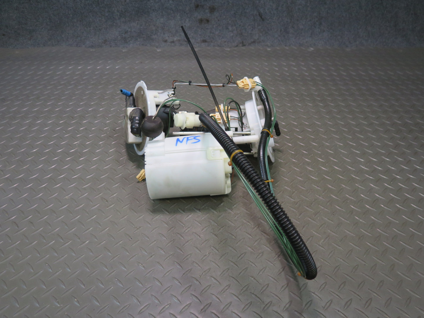 09-12 Audi B8 A5 S5 4.2L Fuel Pump Level Sensor Assembly OEM