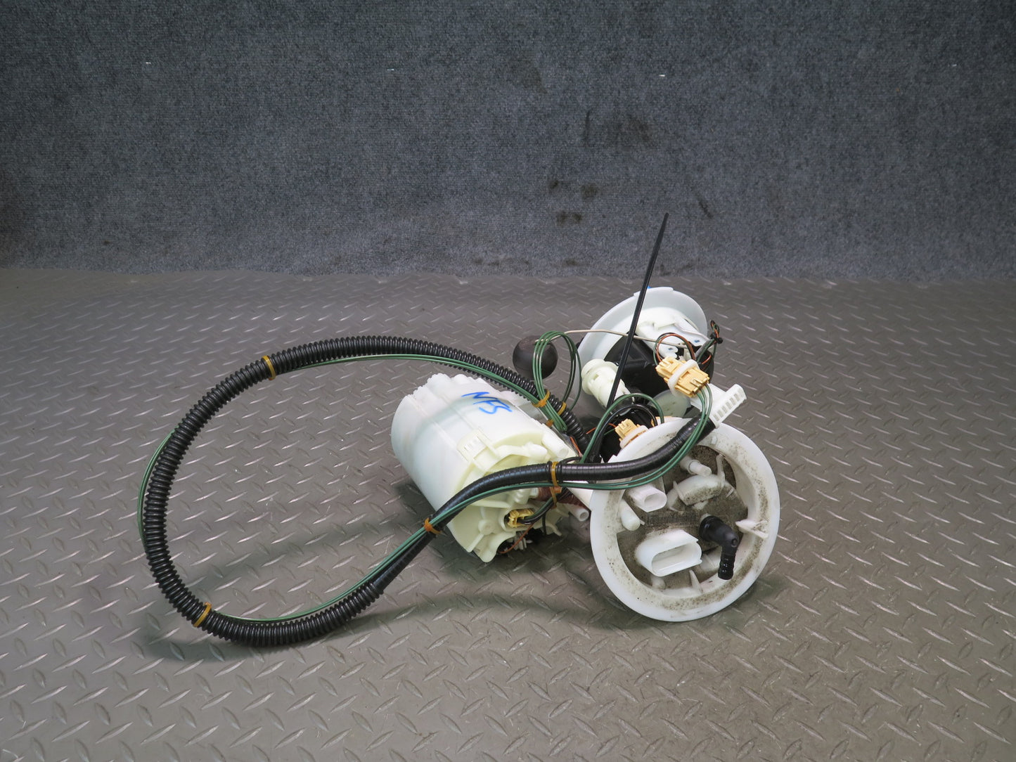 09-12 Audi B8 A5 S5 4.2L Fuel Pump Level Sensor Assembly OEM