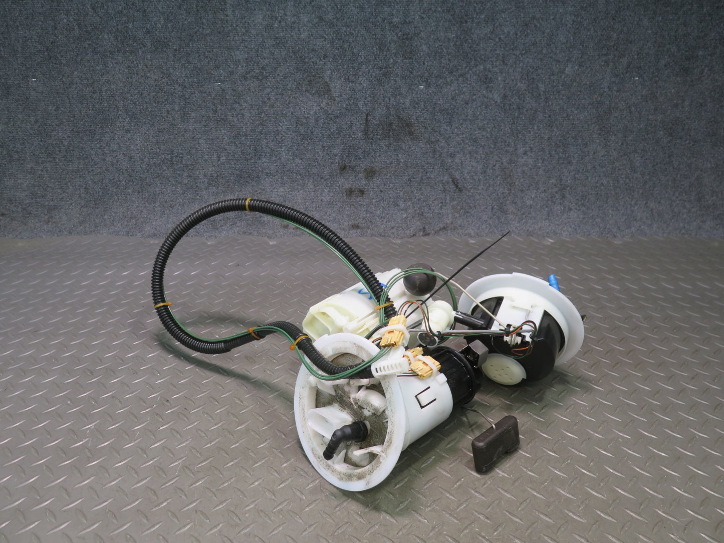 09-12 Audi B8 A5 S5 4.2L Fuel Pump Level Sensor Assembly OEM