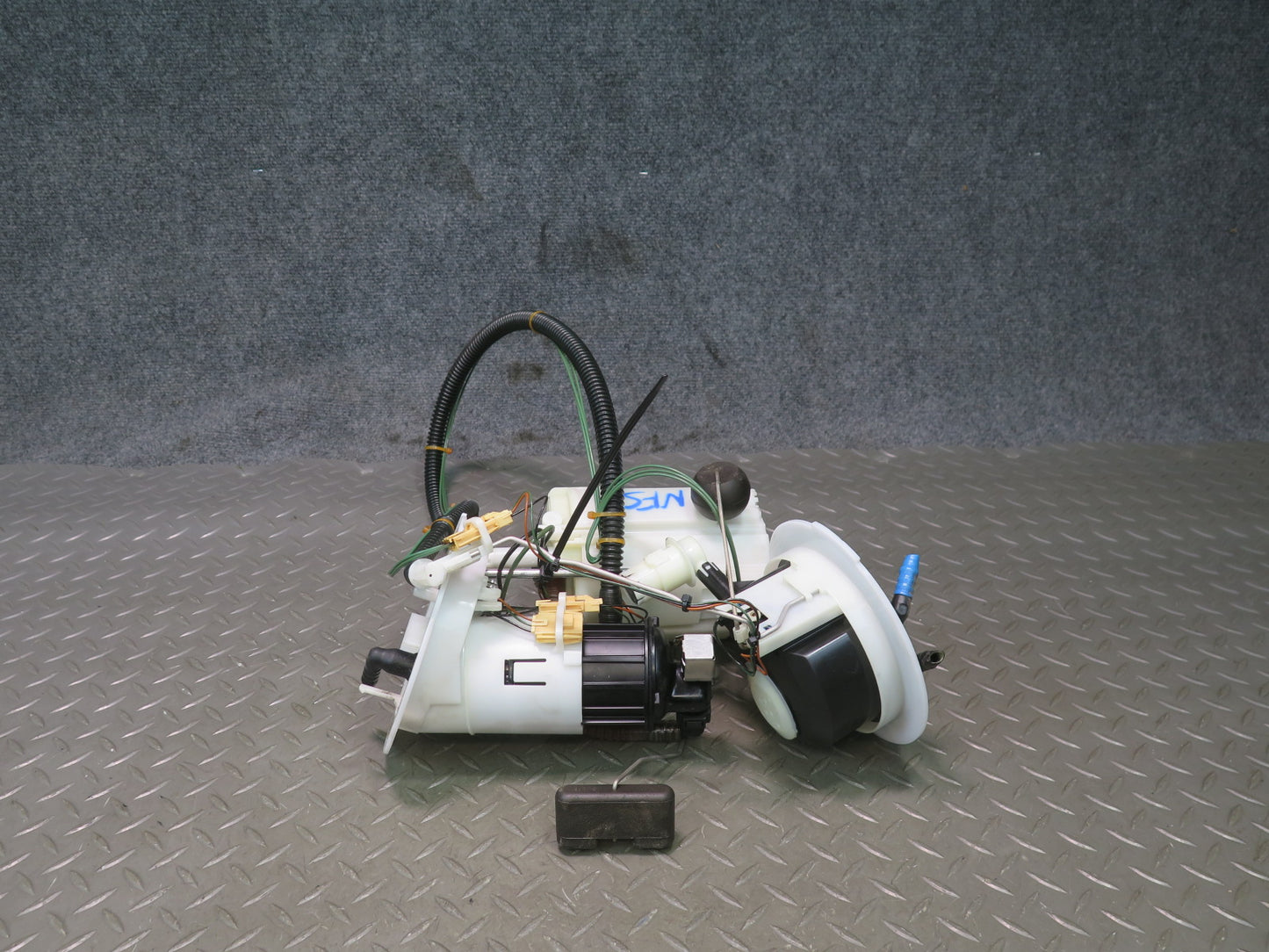 09-12 Audi B8 A5 S5 4.2L Fuel Pump Level Sensor Assembly OEM