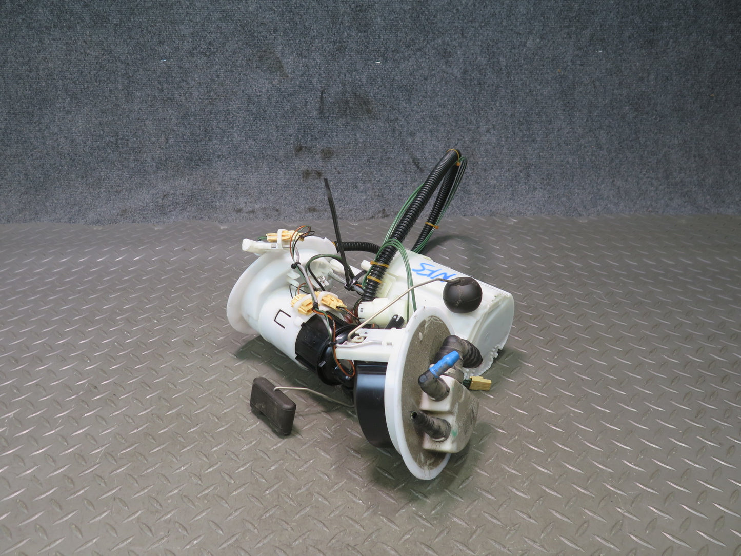 09-12 Audi B8 A5 S5 4.2L Fuel Pump Level Sensor Assembly OEM