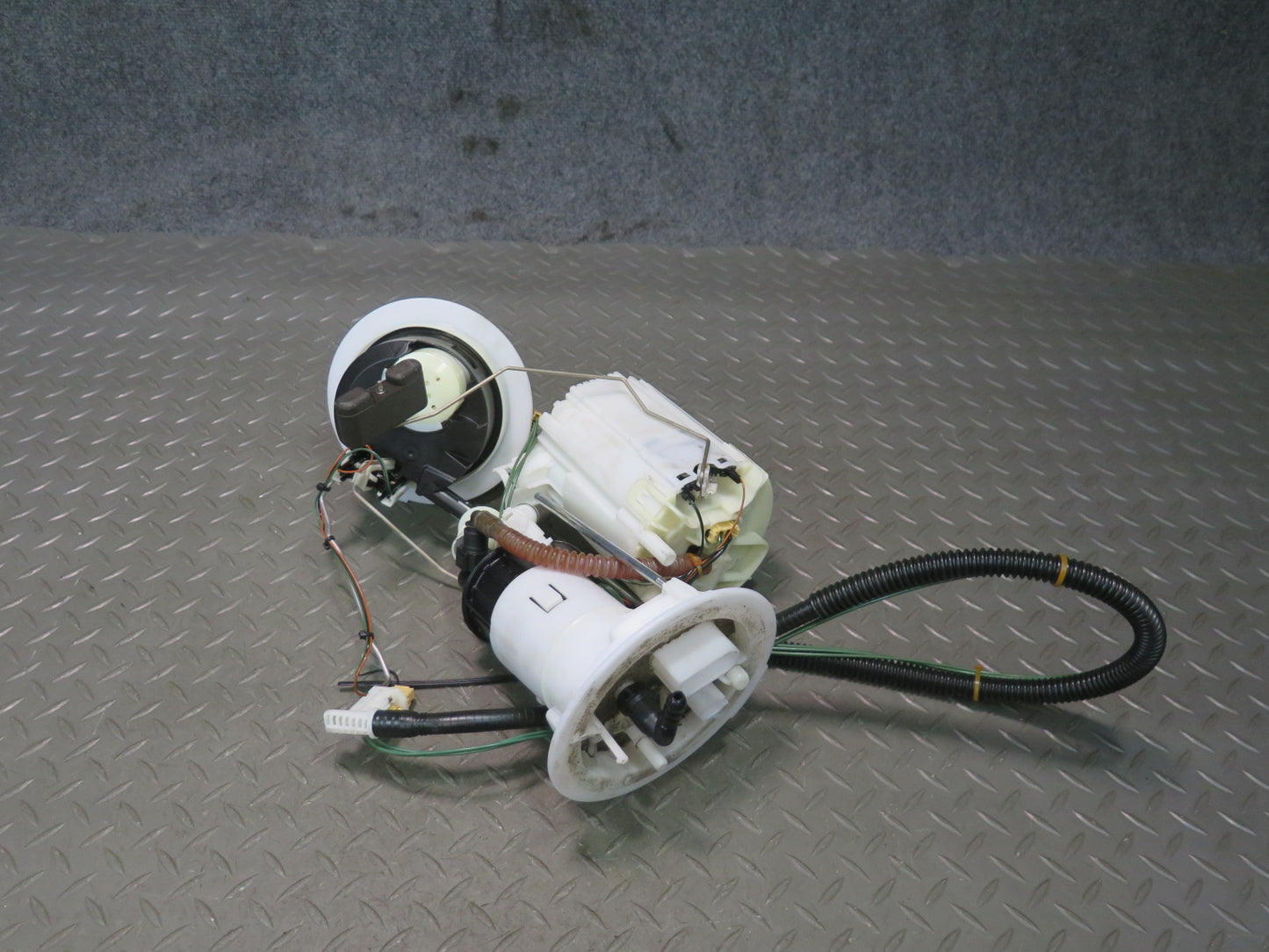 09-12 Audi B8 A5 S5 4.2L Fuel Pump Level Sensor Assembly OEM