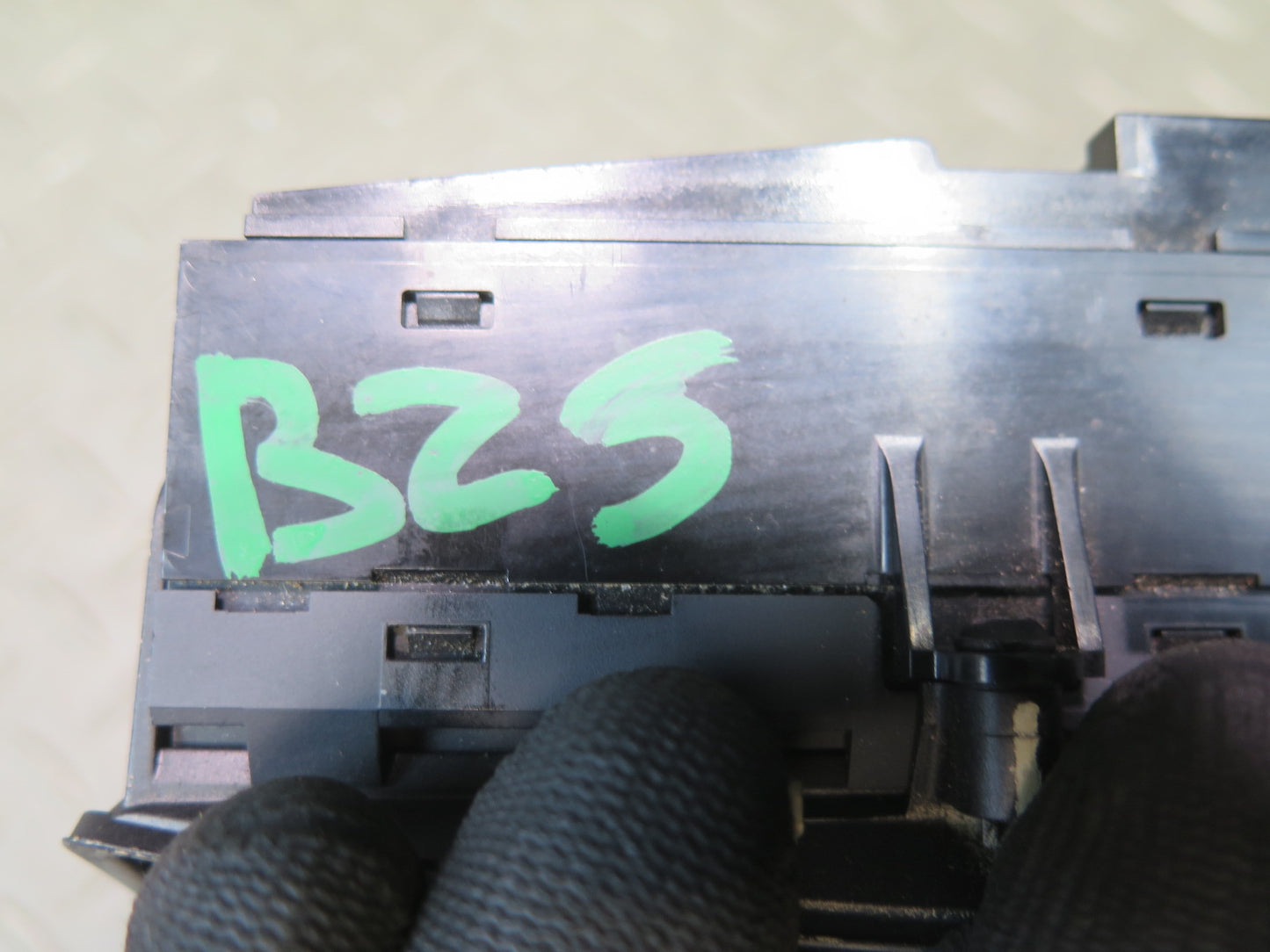 05-08 BMW E85 Z4 Dash Center Console Ash Tray Button Switch Panel 6948771 OEM