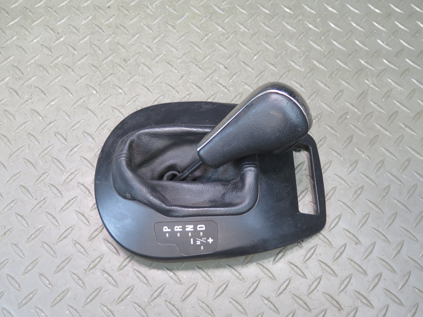 06-08 BMW E85 Z4 3.0L A/T Automatic Transmission Shifter Knob w Boot & Trim OEM