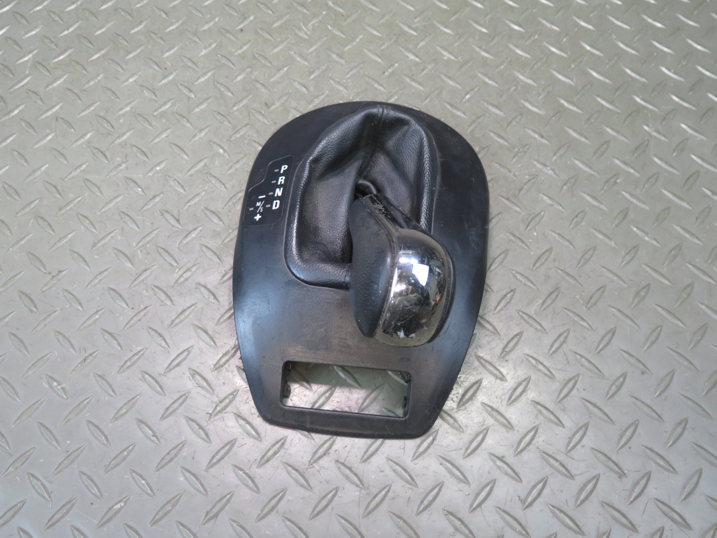06-08 BMW E85 Z4 3.0L A/T Automatic Transmission Shifter Knob w Boot & Trim OEM