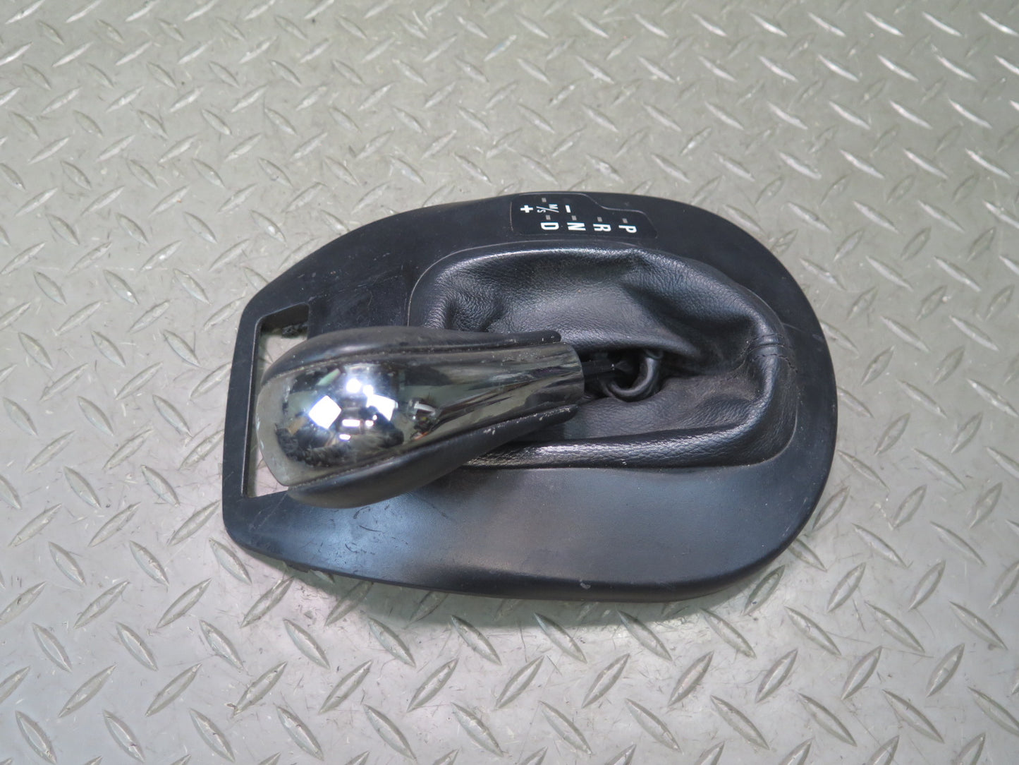 06-08 BMW E85 Z4 3.0L A/T Automatic Transmission Shifter Knob w Boot & Trim OEM