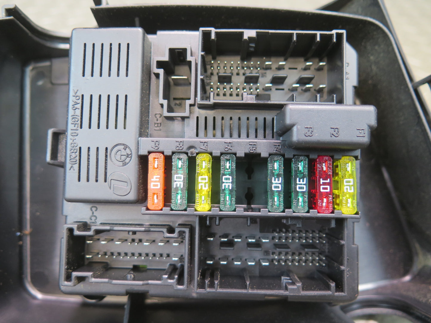 06-08 BMW E86 E85 Z4 N52 3.0L Power Distribution Fuse Relay Box w Housing OEM
