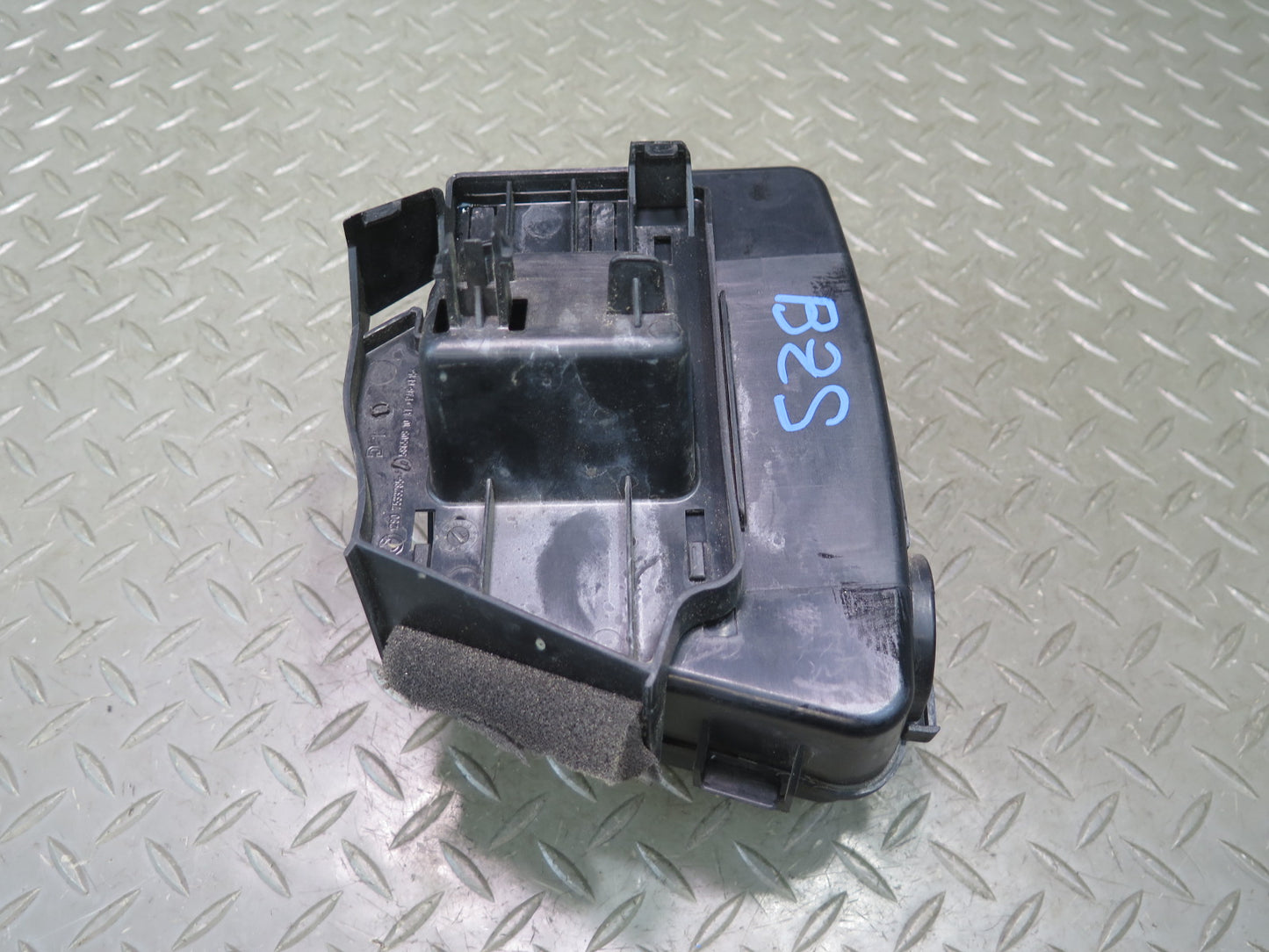 06-08 BMW E86 E85 Z4 N52 3.0L Power Distribution Fuse Relay Box w Housing OEM