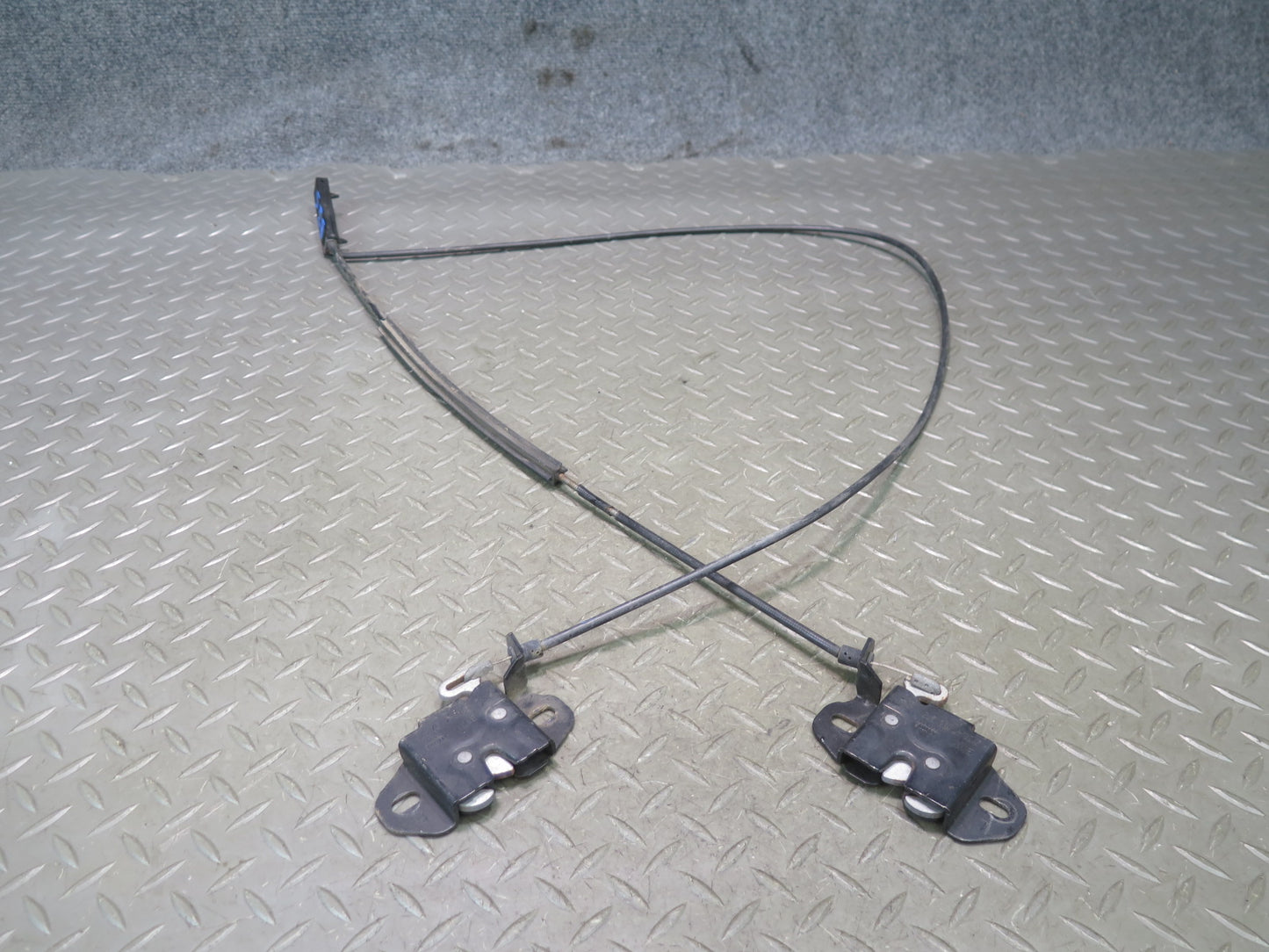 06-08 BMW E86 E85 Z4 Set of 2 Front Left & Right Hood Lock Latch w Cable OEM