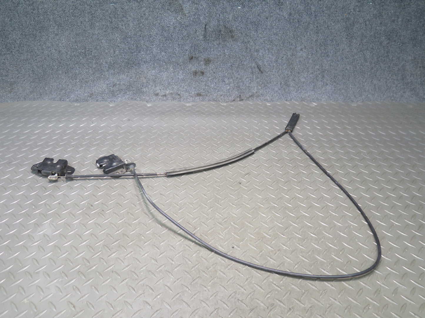 06-08 BMW E86 E85 Z4 Set of 2 Front Left & Right Hood Lock Latch w Cable OEM