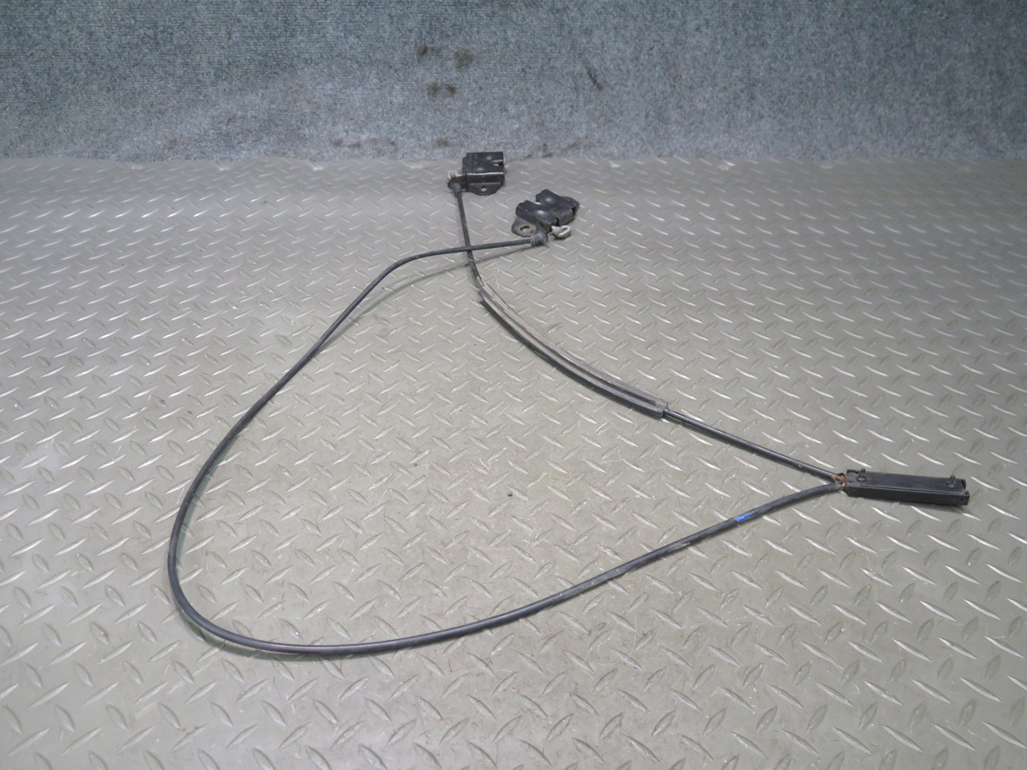 06-08 BMW E86 E85 Z4 Set of 2 Front Left & Right Hood Lock Latch w Cable OEM
