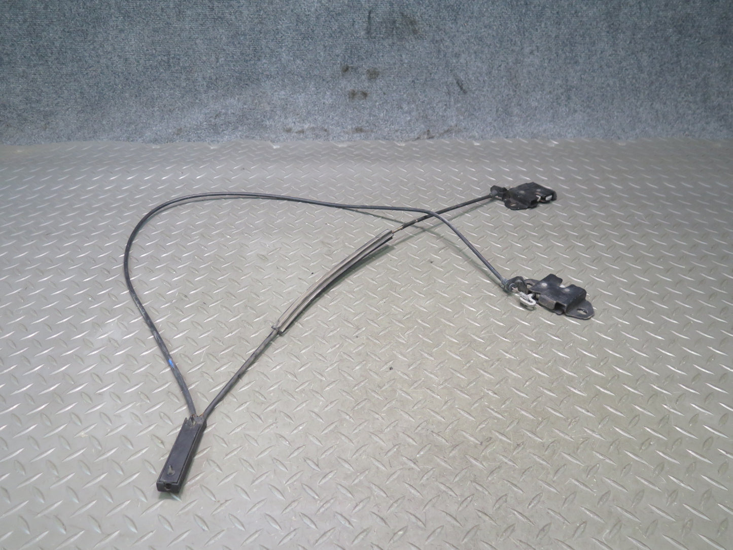 06-08 BMW E86 E85 Z4 Set of 2 Front Left & Right Hood Lock Latch w Cable OEM