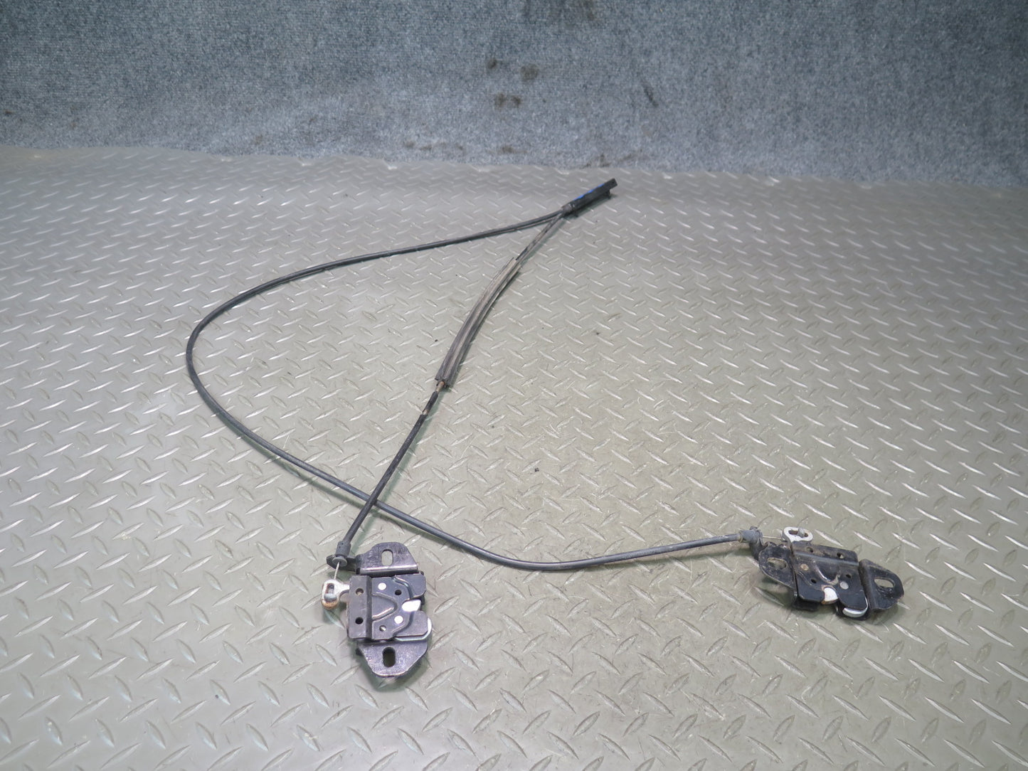 06-08 BMW E86 E85 Z4 Set of 2 Front Left & Right Hood Lock Latch w Cable OEM