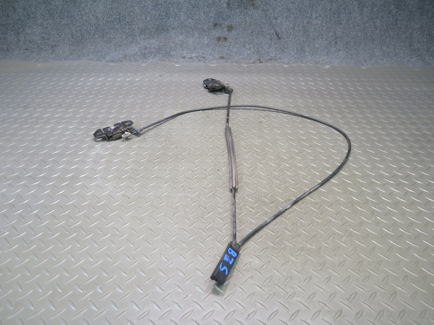 06-08 BMW E86 E85 Z4 Set of 2 Front Left & Right Hood Lock Latch w Cable OEM
