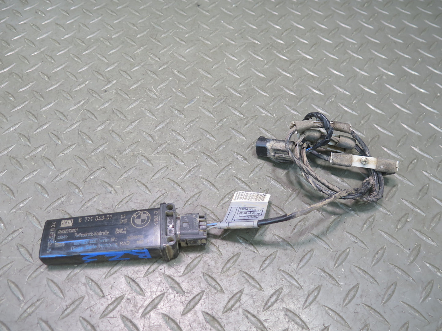 07-08 BMW E85 E86 Z4 RDC TPMS Tire Pressure Monitor Sensor w Wire 6771043 OEM