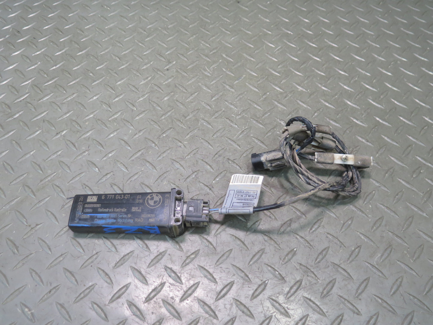 07-08 BMW E85 E86 Z4 RDC TPMS Tire Pressure Monitor Sensor w Wire 6771043 OEM