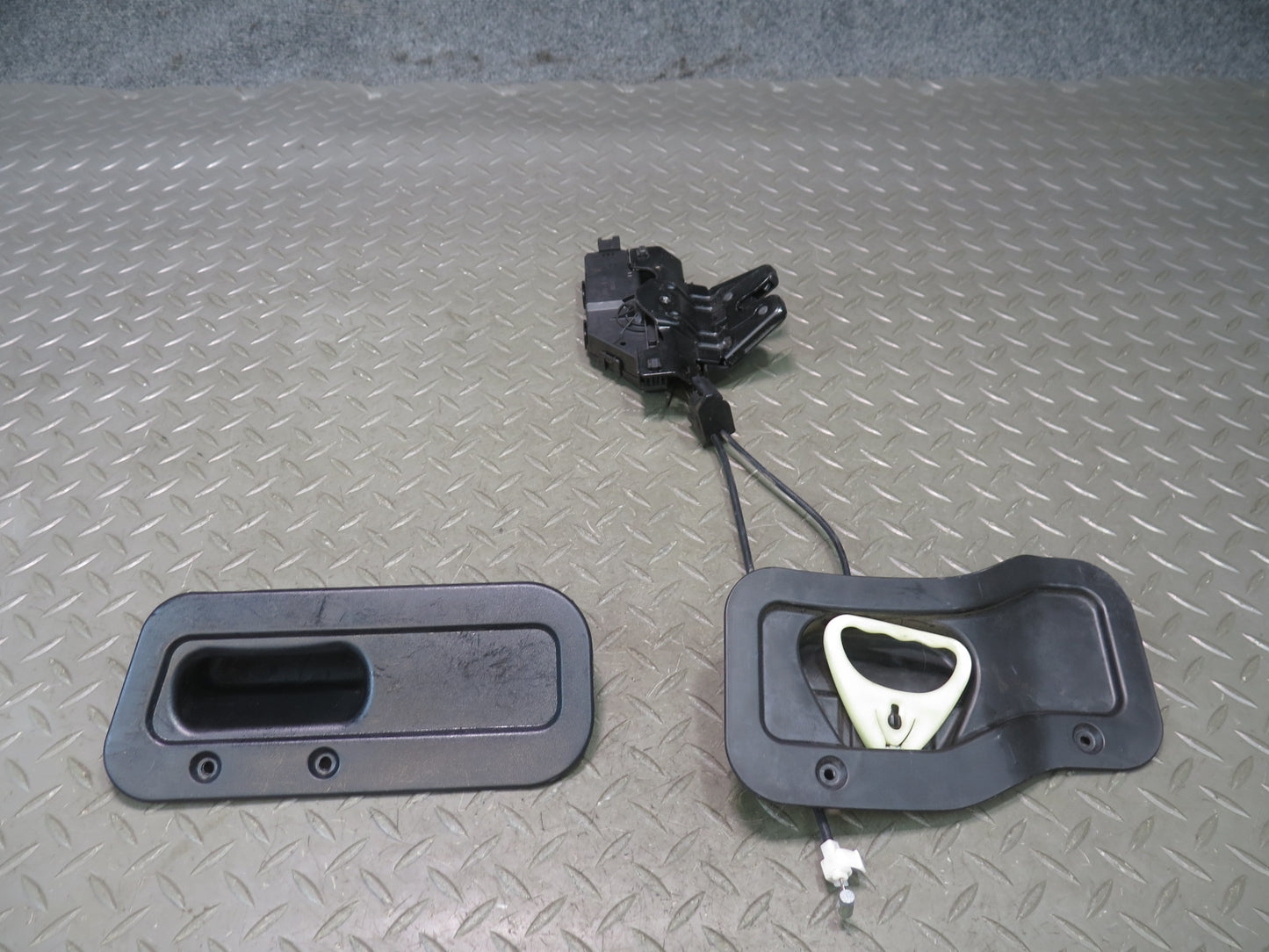 03-08 BMW E85 Z4 Rear Trunk Lock Latch Actuator w Release & Recessed Handle OEM