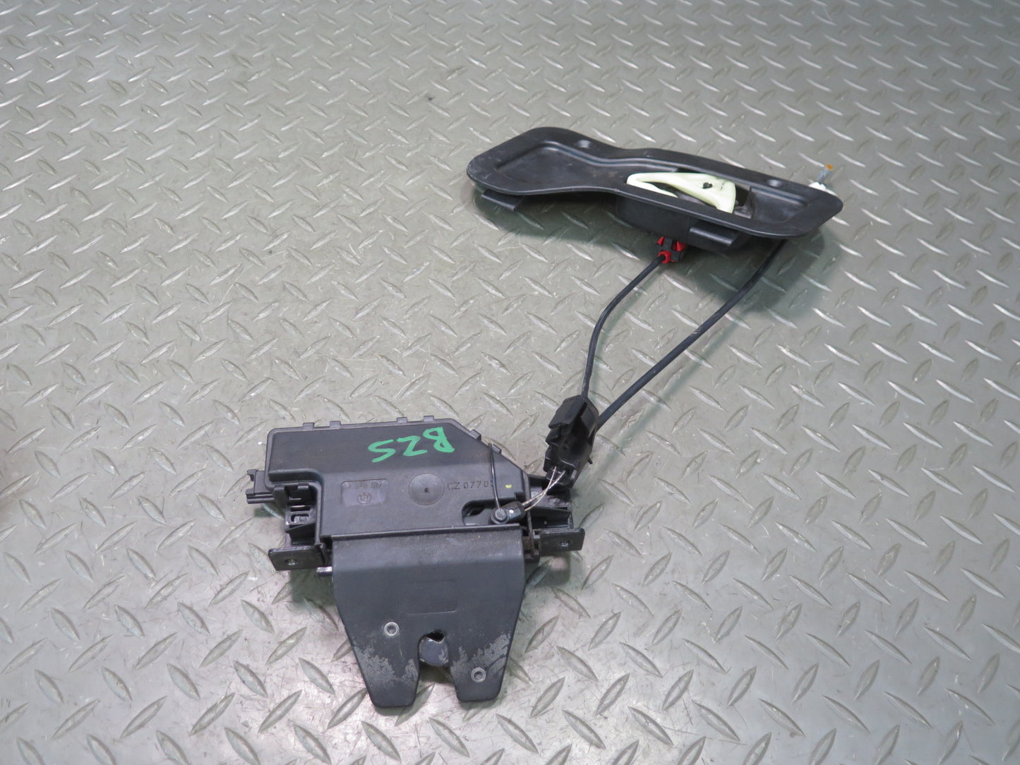 03-08 BMW E85 Z4 Rear Trunk Lock Latch Actuator w Release & Recessed Handle OEM