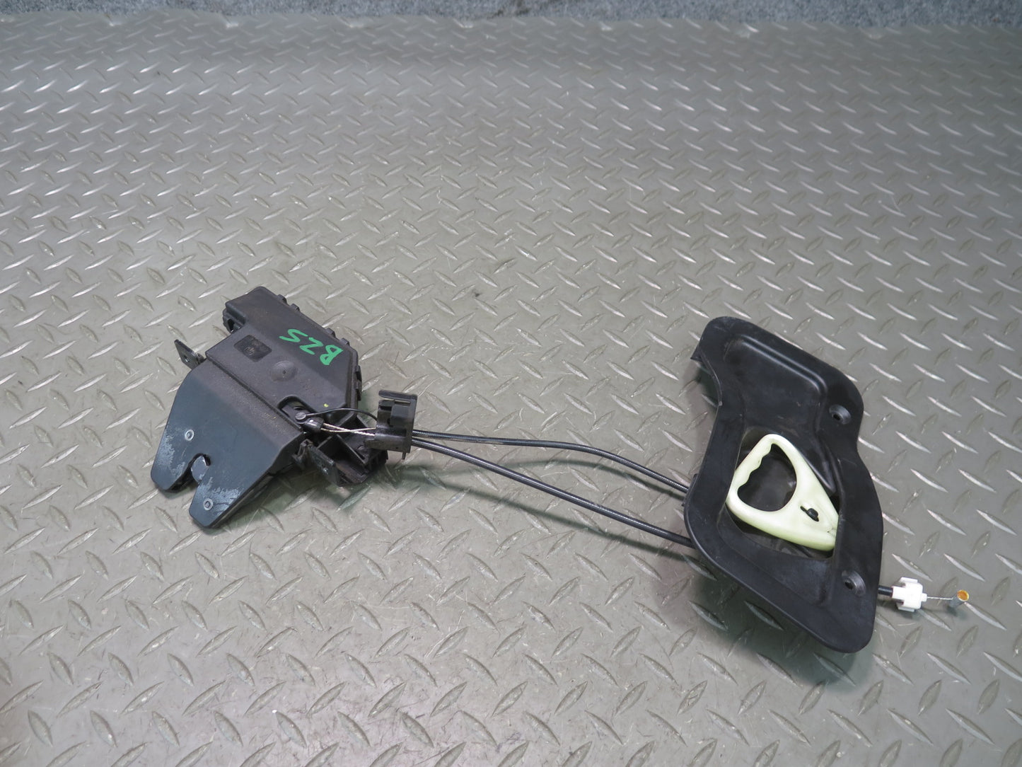 03-08 BMW E85 Z4 Rear Trunk Lock Latch Actuator w Release & Recessed Handle OEM