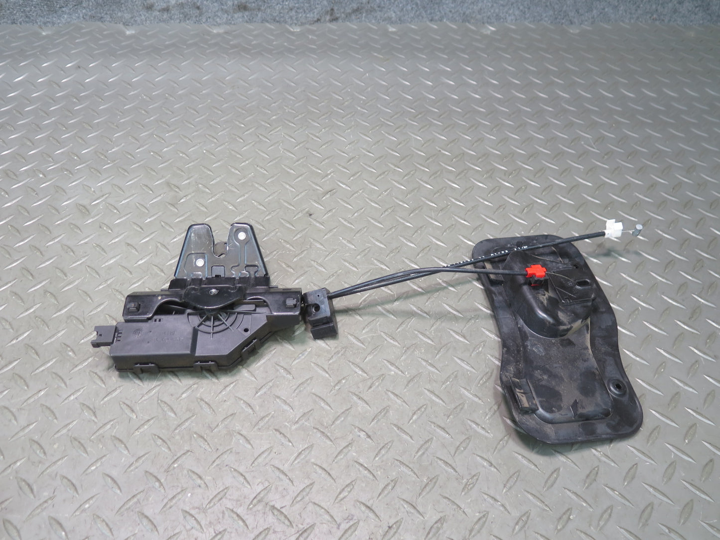 03-08 BMW E85 Z4 Rear Trunk Lock Latch Actuator w Release & Recessed Handle OEM