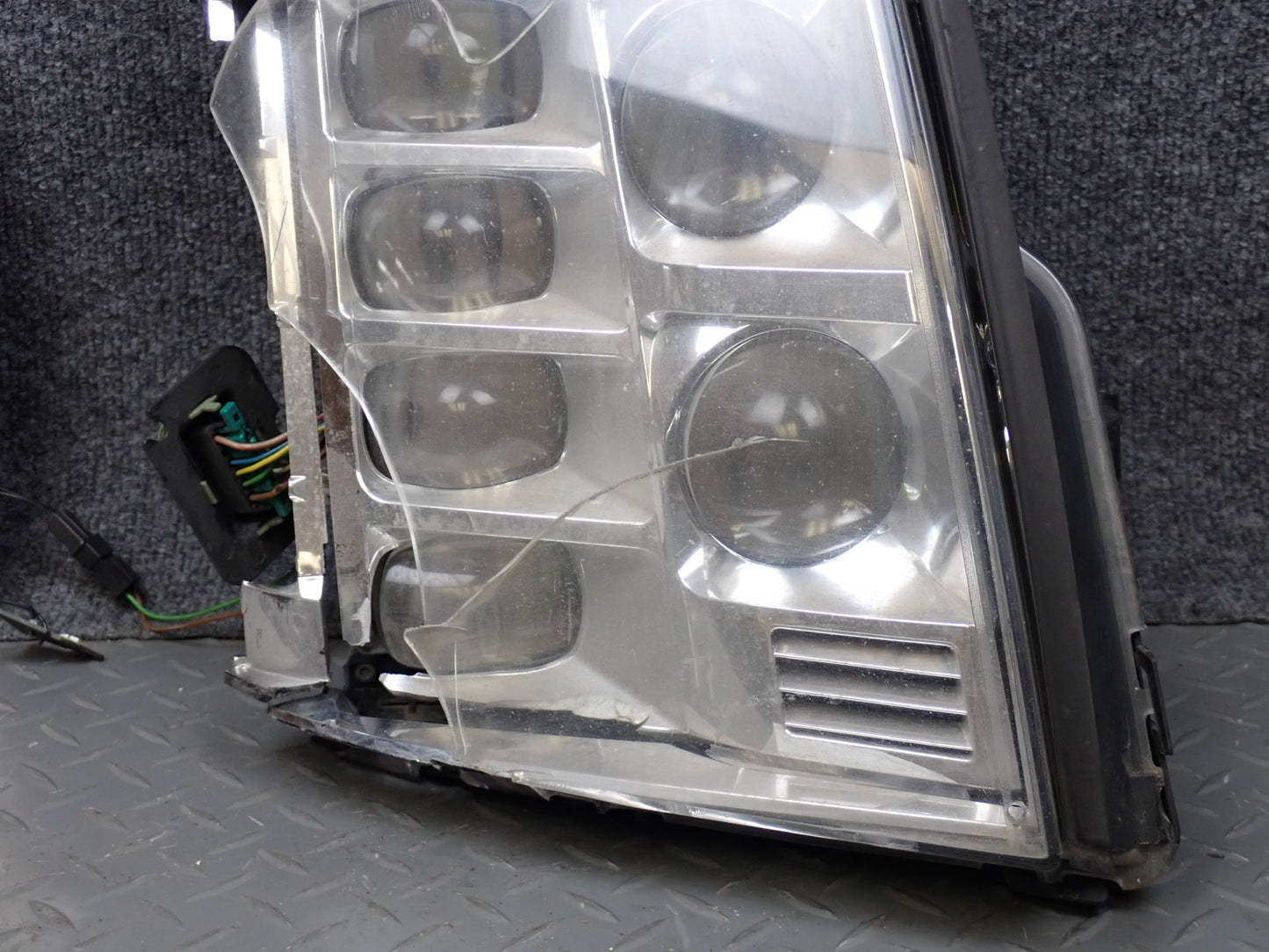 09-14 Cadillac Escalade Front Right LED Headlight Lamp w Ballast Damaged