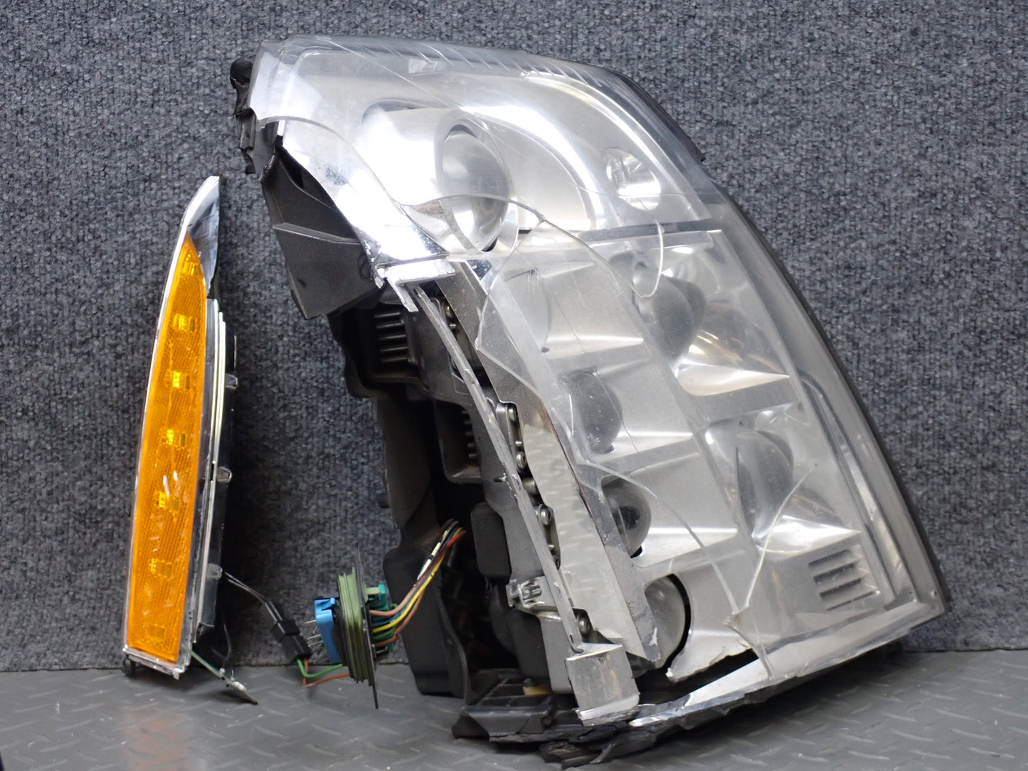 09-14 Cadillac Escalade Front Right LED Headlight Lamp w Ballast Damaged