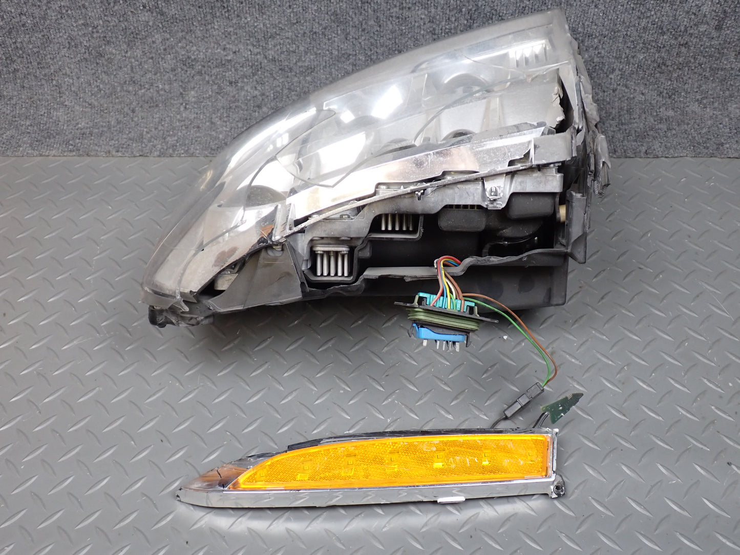 09-14 Cadillac Escalade Front Right LED Headlight Lamp w Ballast Damaged