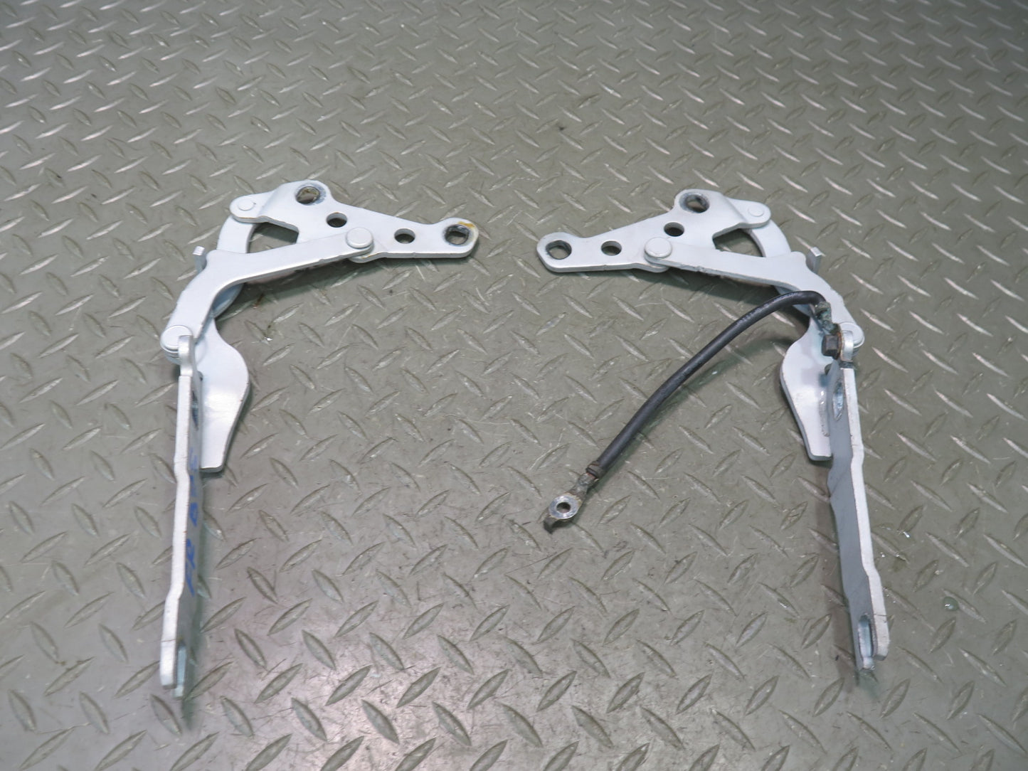 03-08 BMW E86 E85 Z4 Set of 2 Front Left & Right Hood Bonnet Hinge Silver OEM