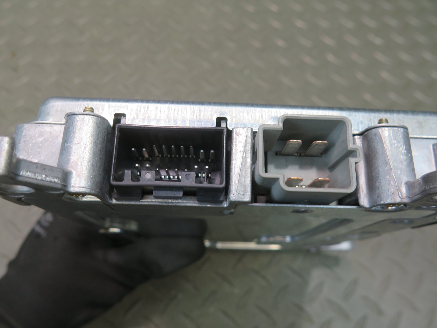 03-05 Ford Thunderbird Rear Lighting Lamp Control Module 33K 3W6T-13B524-AA OEM