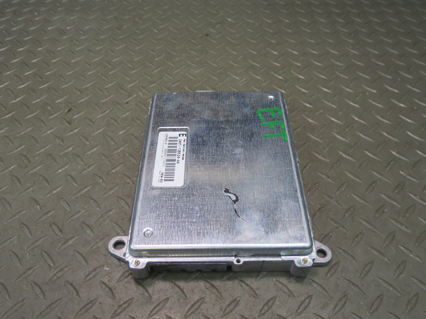 03-05 Ford Thunderbird Rear Lighting Lamp Control Module 33K 3W6T-13B524-AA OEM