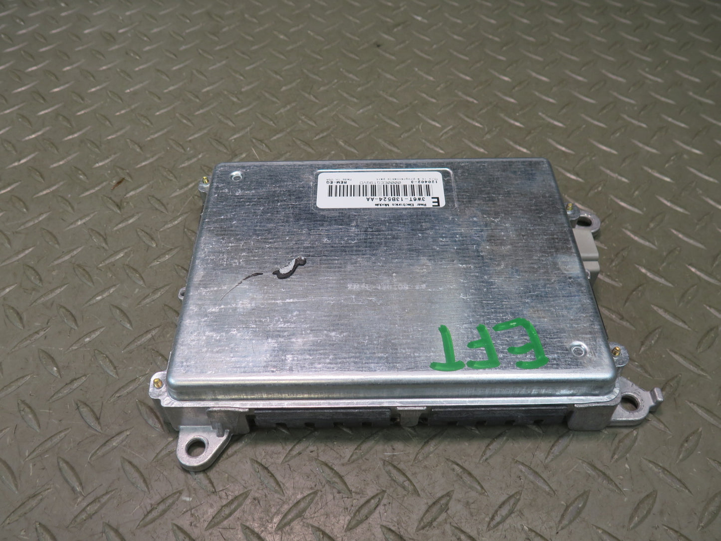 03-05 Ford Thunderbird Rear Lighting Lamp Control Module 33K 3W6T-13B524-AA OEM
