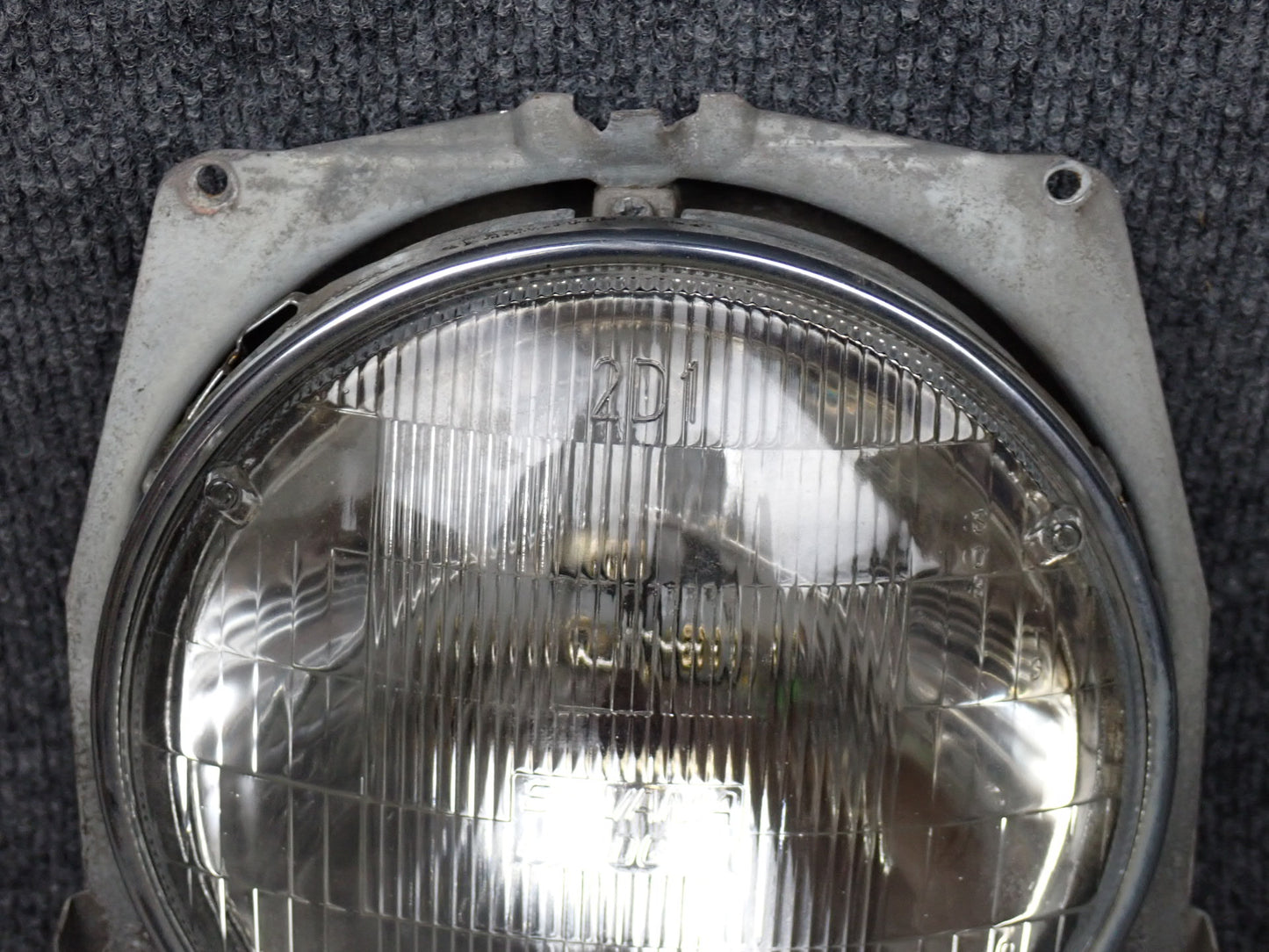 75-76 Mercedes W115 300D Front Right Headlight Lamp w Mounting Plate OEM