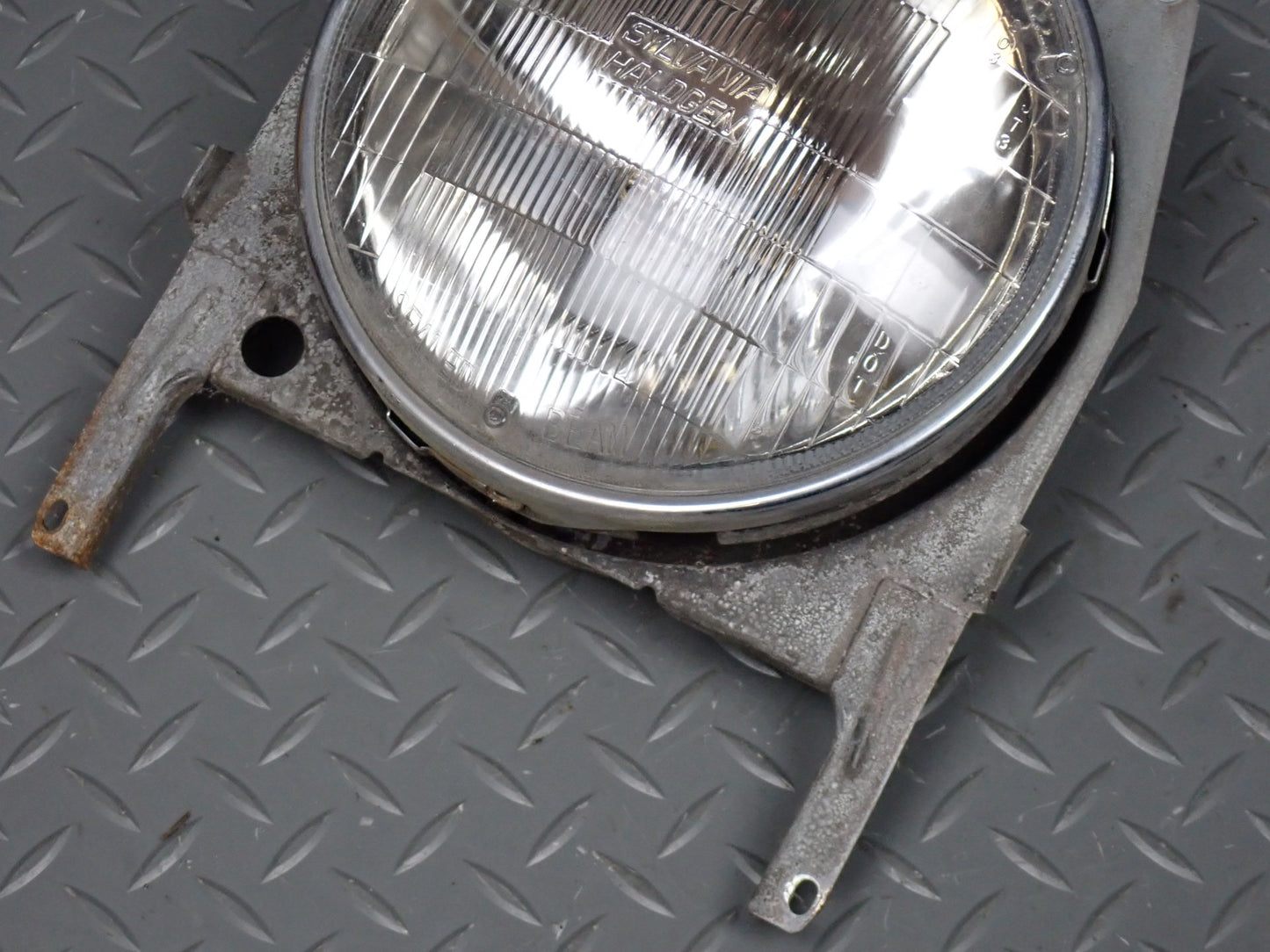 75-76 Mercedes W115 300D Front Right Headlight Lamp w Mounting Plate OEM