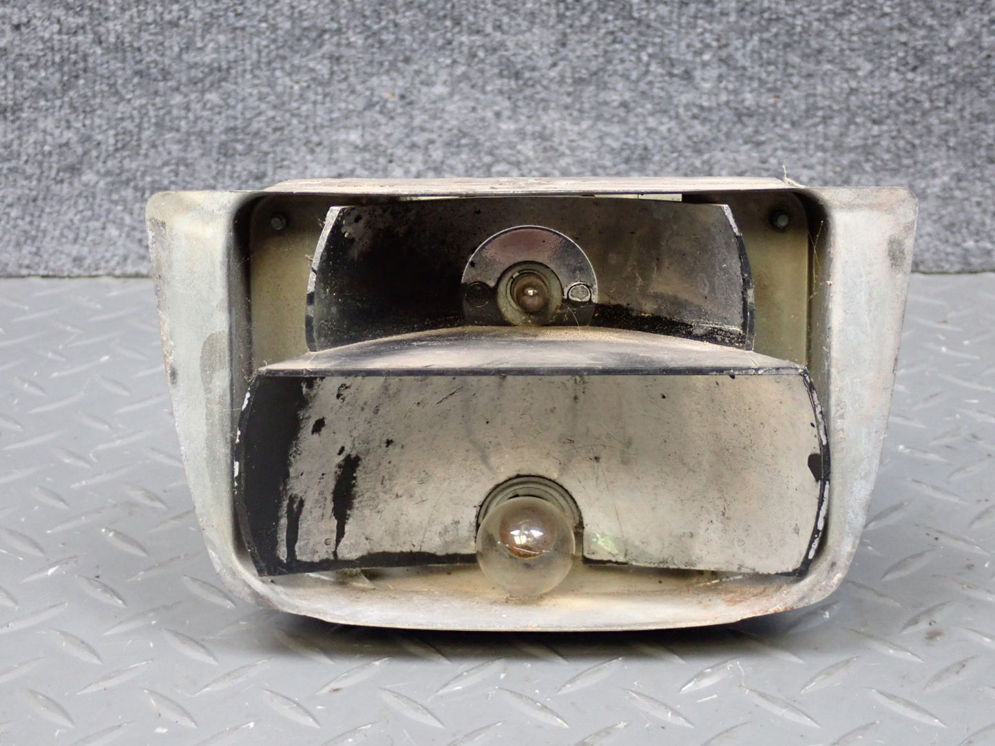 75-76 Mercedes W115 300D Front Right Turn Signal Light OEM