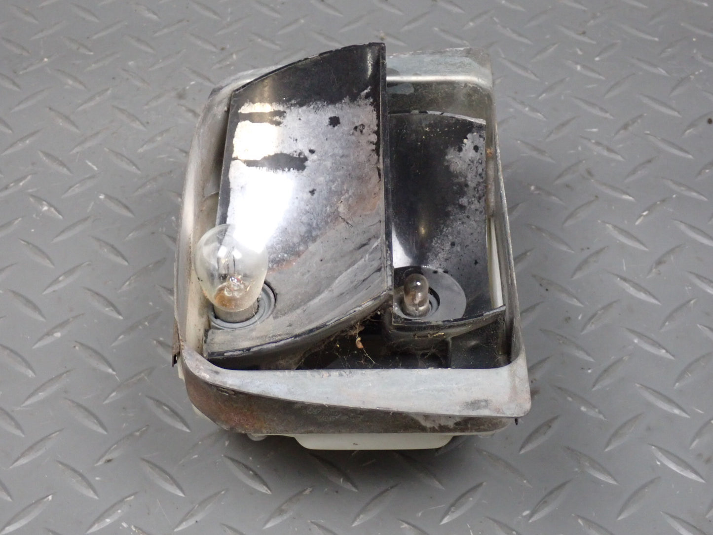 75-76 Mercedes W115 300D Front Right Turn Signal Light OEM