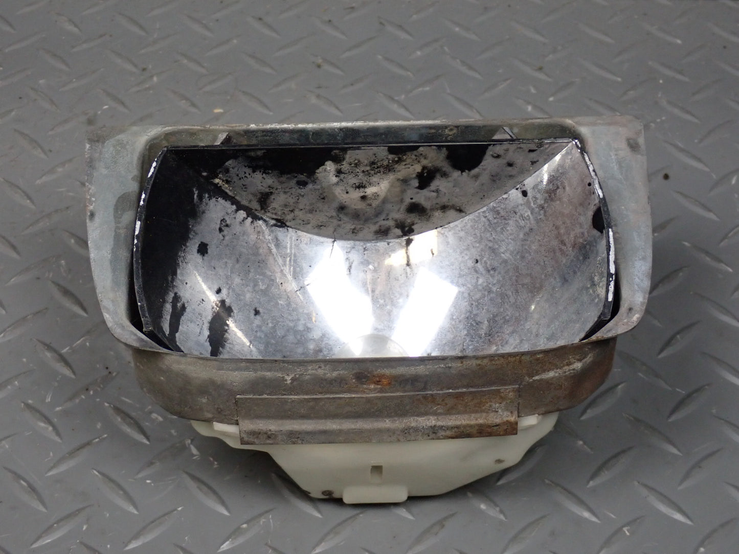 75-76 Mercedes W115 300D Front Right Turn Signal Light OEM