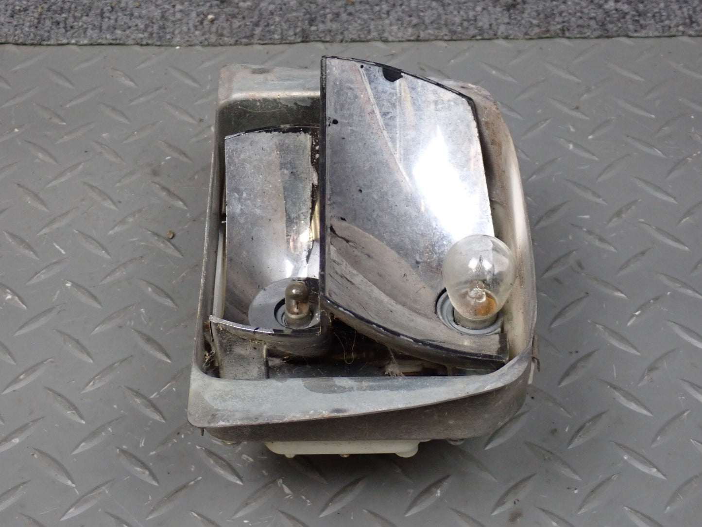 75-76 Mercedes W115 300D Front Right Turn Signal Light OEM